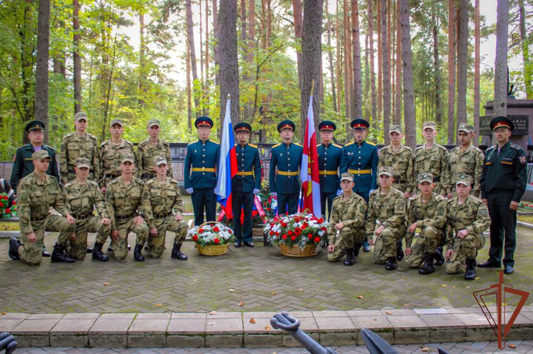 Росгвардейцы почтили память защитников Ораниенбаума
