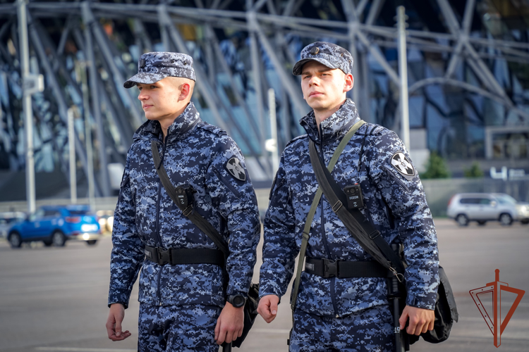 В Санкт-Петербурге военнослужащие и сотрудники Росгвардии обеспечили безопасность матча КХЛ