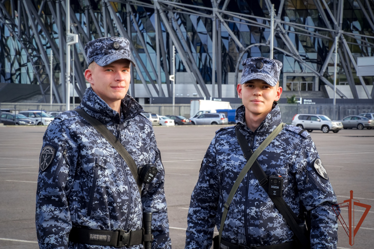 В Санкт-Петербурге военнослужащие и сотрудники Росгвардии обеспечили безопасность матча КХЛ