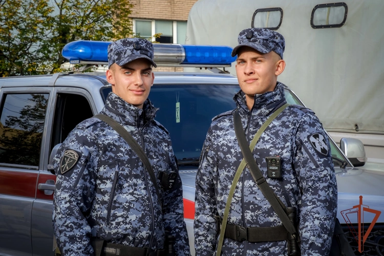 В Санкт-Петербурге военнослужащие и сотрудники Росгвардии обеспечили безопасность матча КХЛ