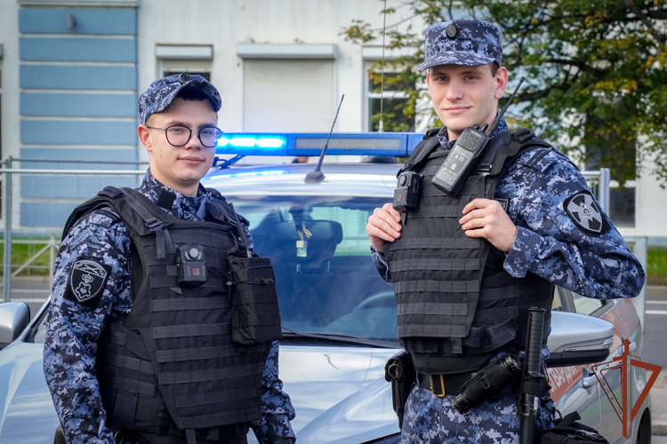 В Санкт-Петербурге военнослужащие и сотрудники Росгвардии обеспечили безопасность матча КХЛ