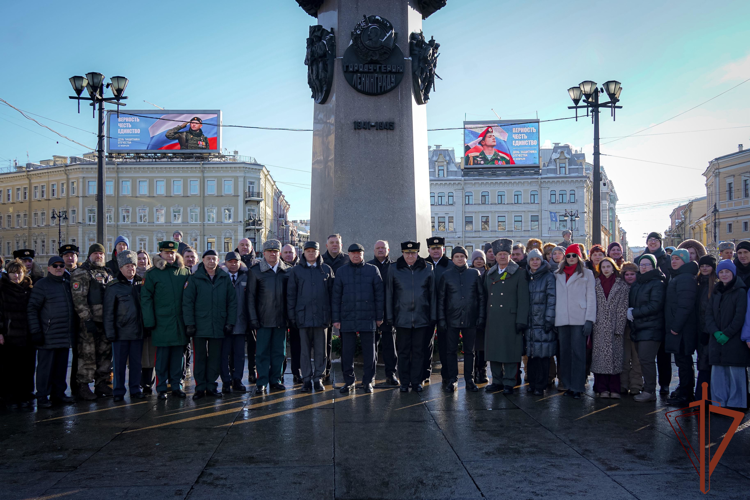 Росгвардейцы вместе с губернатором Санкт-Петербурга почтили память погибших защитников Отечества