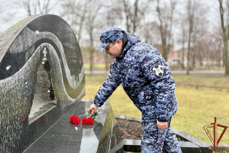 В Северо-Западном округе Росгвардии почтили память жертв радиационных аварий и катастроф