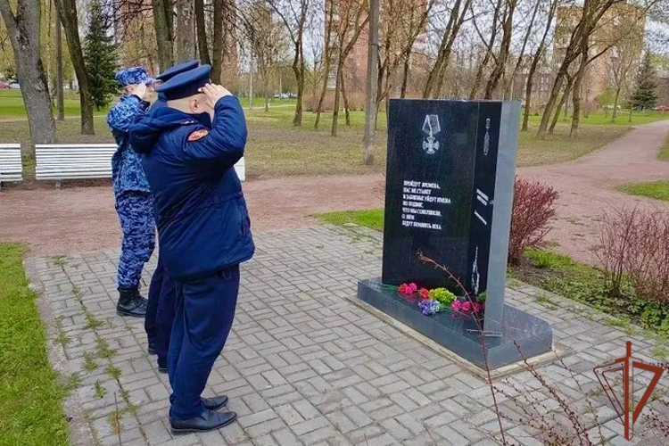 В Северо-Западном округе Росгвардии почтили память жертв радиационных аварий и катастроф