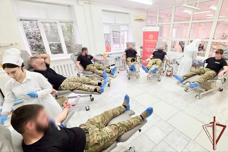 В Грозном более 60 сотрудников ОМОН «АХМАТ-1» поддержали региональную донорскую акцию