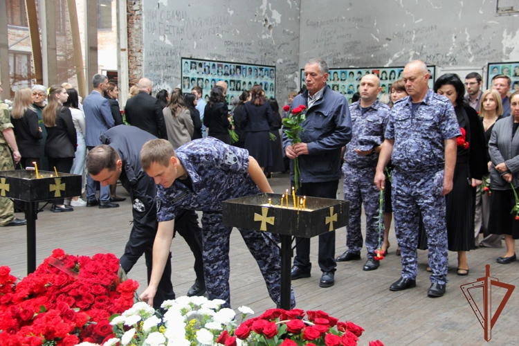 В Северной Осетии росгвардейцы почтили память жертв бесланской трагедии