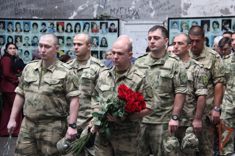 В Северной Осетии росгвардейцы почтили память жертв бесланской трагедии