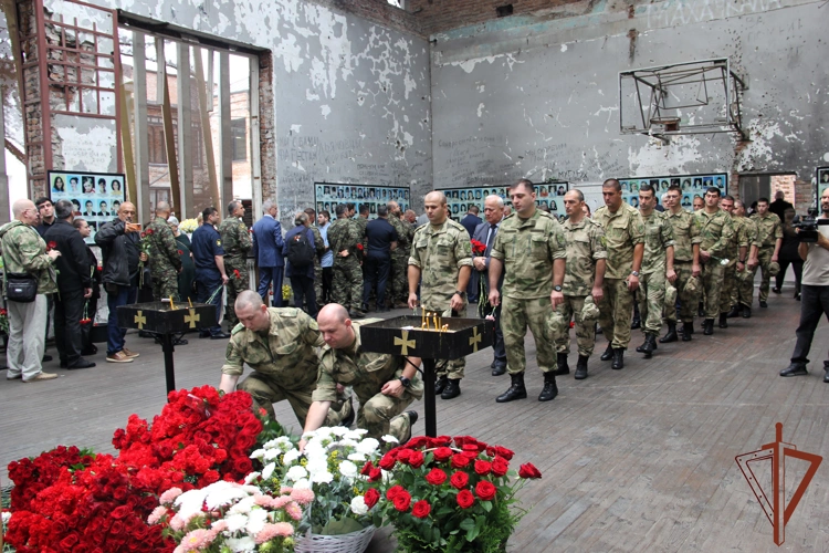 В Северной Осетии росгвардейцы почтили память жертв бесланской трагедии