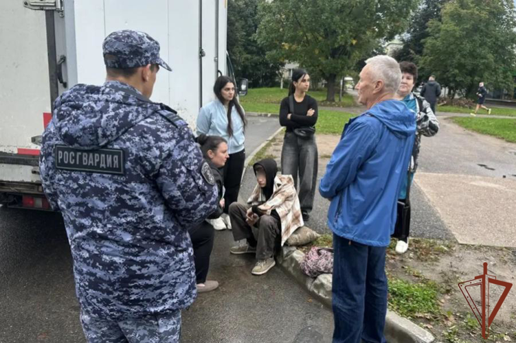 Росгвардейцы в Ленобласти оказали помощь пострадавшему в ДТП несовершеннолетнему