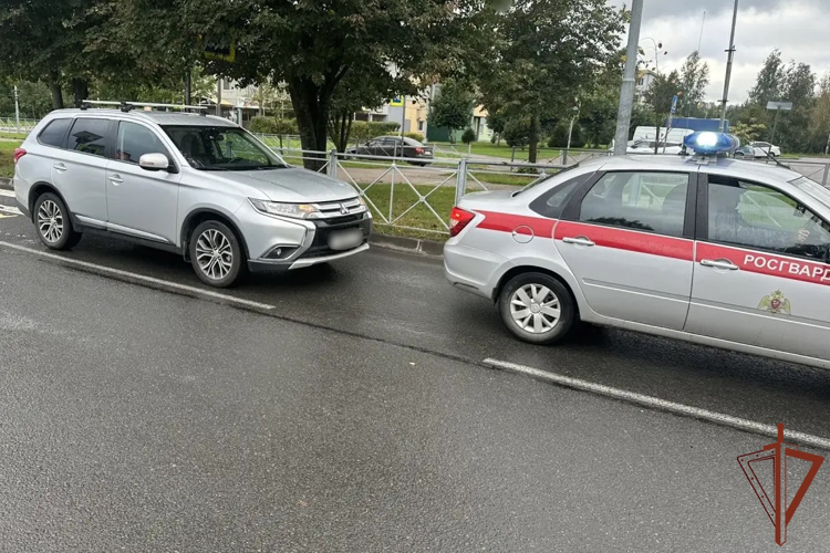 Росгвардейцы в Ленобласти оказали помощь пострадавшему в ДТП несовершеннолетнему