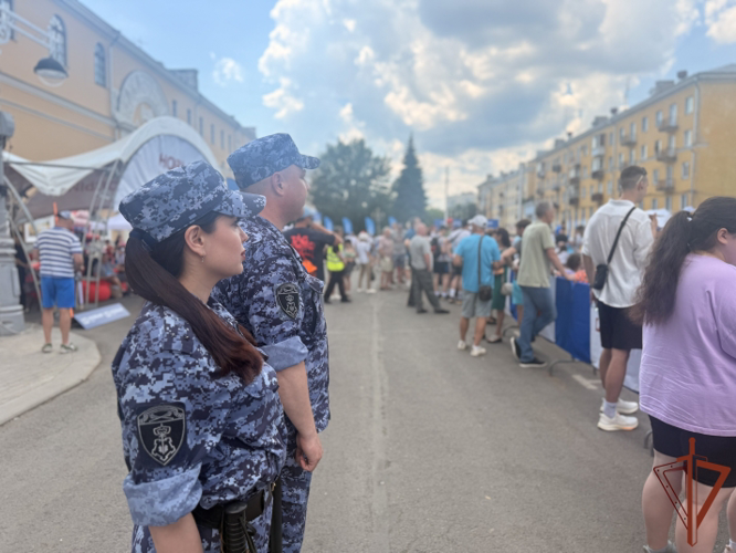 Росгвардейцы обеспечили безопасность Дня России в регионах Центрального федерального округа (видео)