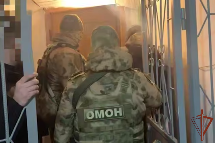 Подозреваемых в особо крупном мошенничестве задержали при силовой поддержке Росгвардии в Крыму