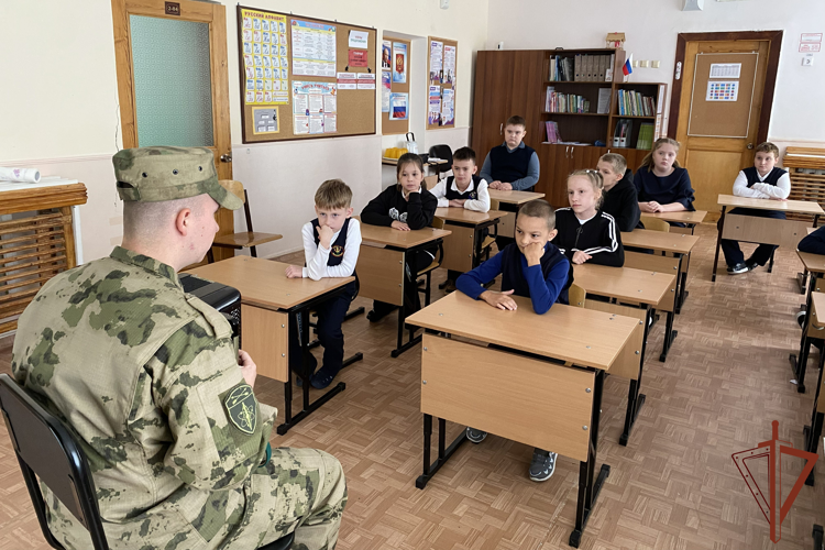 Росгвардия провела просветительские и патриотические мероприятия в регионах Сибири