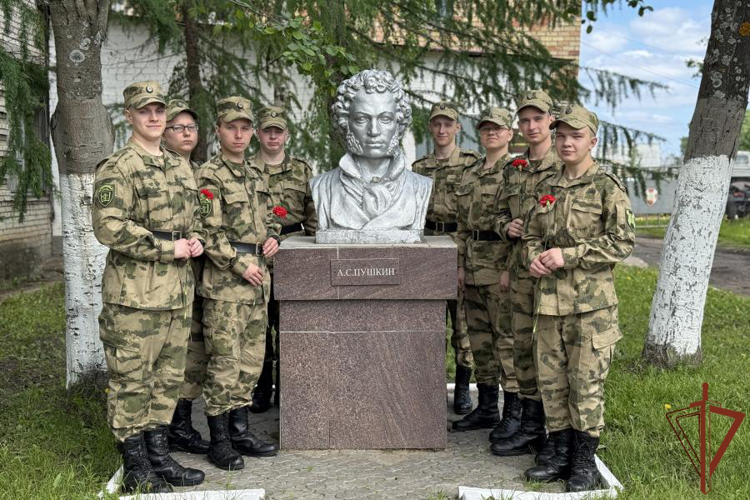 Военнослужащие Северо-Западного округа Росгвардии почтили память А. С. Пушкина