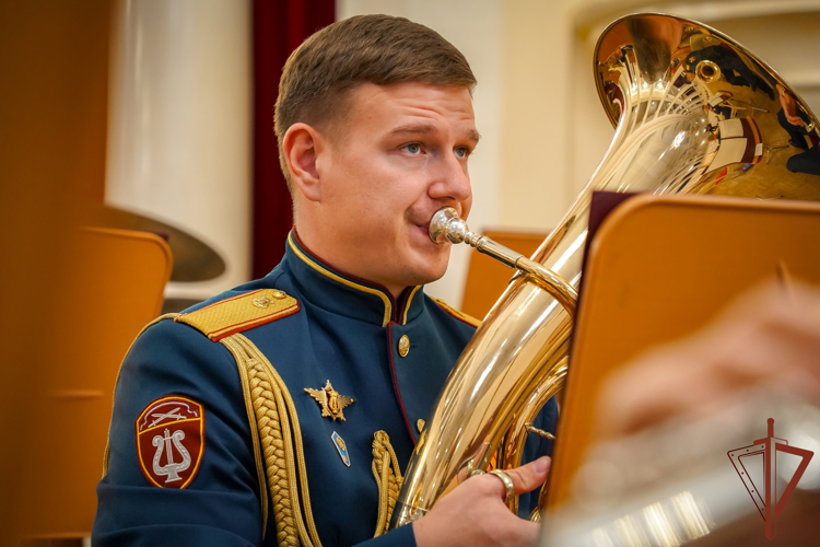 В честь 100-летия военного оркестра штаба Северо-Западного округа Росгвардии в Санкт-Петербургской академической филармонии состоялся праздничный концерт