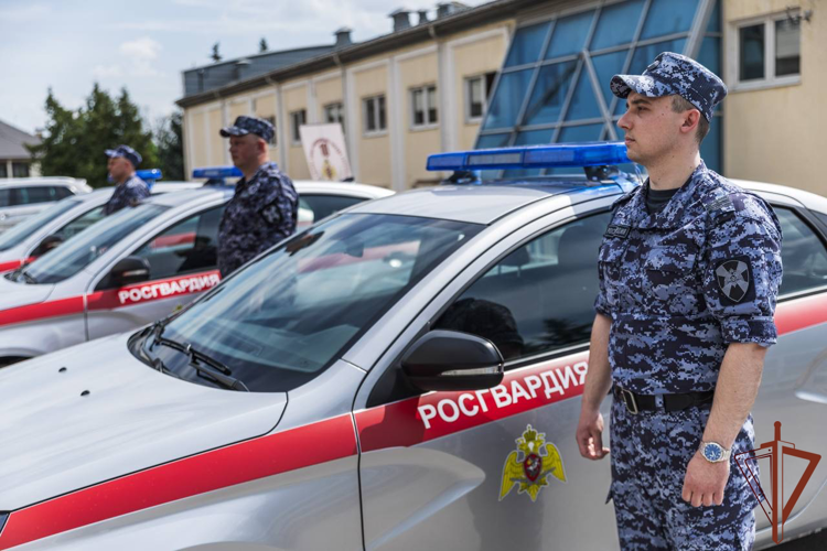Подразделения вневедомственной охраны Росгвардии получили новые служебные автомобили в Калуге