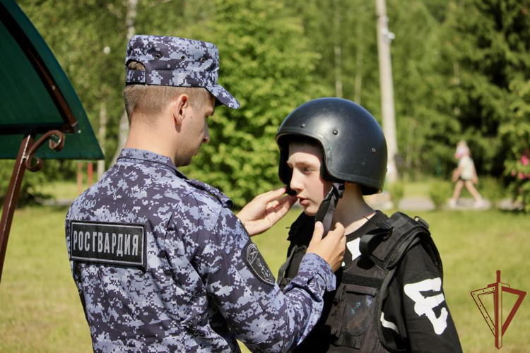 В Северо-Западном округе Росгвардии продолжается акция «Каникулы с Росгвардией»