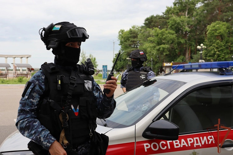 Росгвардейцы обеспечили общественный порядок и безопасность во время проведения футбольного матча в Хабаровске