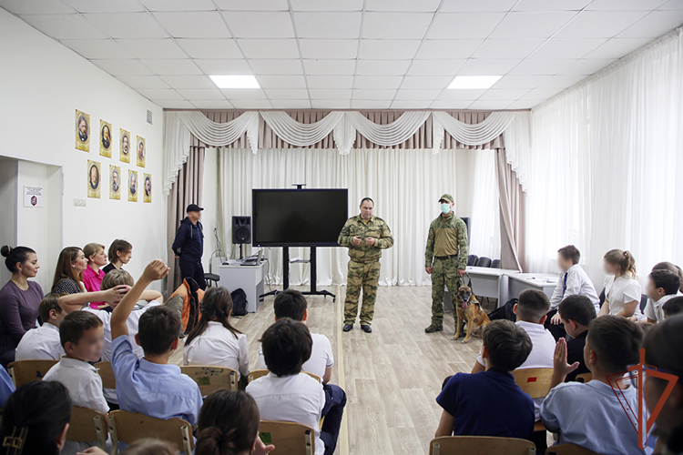 В Пятигорске росгвардейцы провели тематические мероприятия для детей