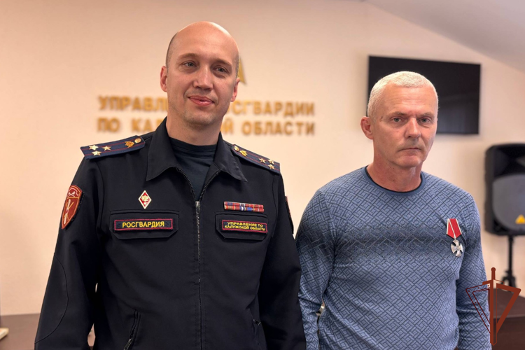 В Калуге ветерану Росгвардии — участнику СВО вручили орден Мужества