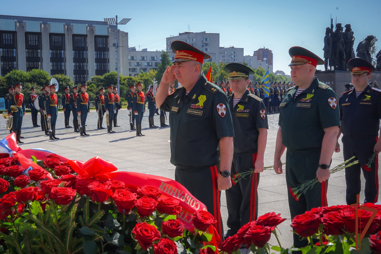 Делегация Росгвардии почтила память защитников Ленинграда