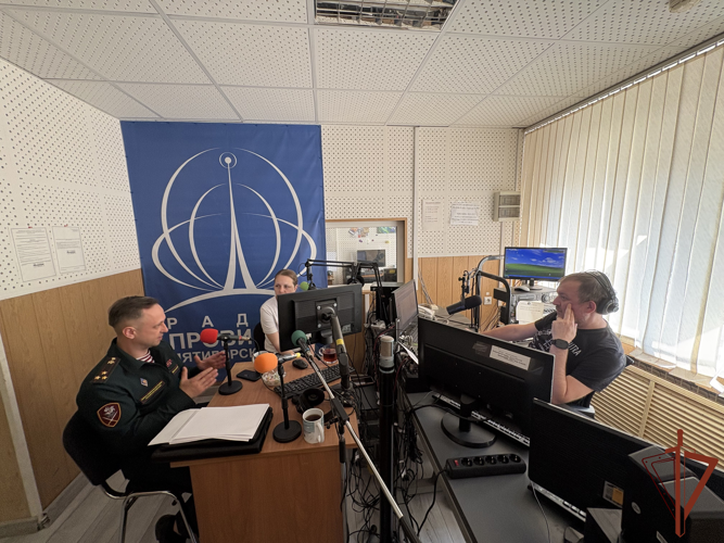 Помощник командующего Северо-Кавказским округом Росгвардии по работе с кадрами в радиоэфире рассказал о требованиях к кандидатам на службу и поступлении в ведомственные вузы
