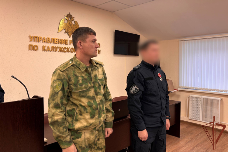 В Калуге сотрудникам Росгвардии вручили государственные награды