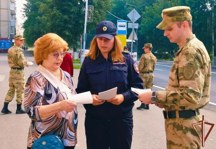 Росгвардейцы приняли участие в профилактическом рейде «Осторожно, мошенники!» в Томской области