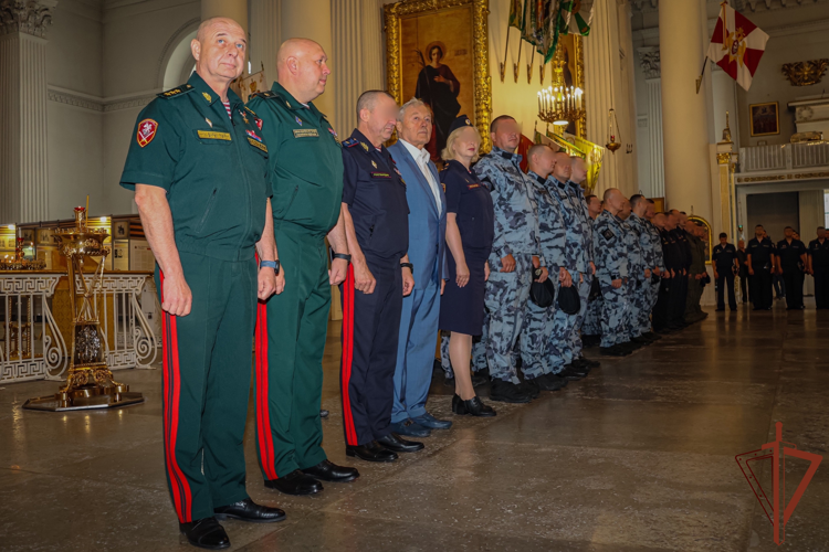 В Санкт-Петербурге росгвардейцы отметили День Крещения Руси