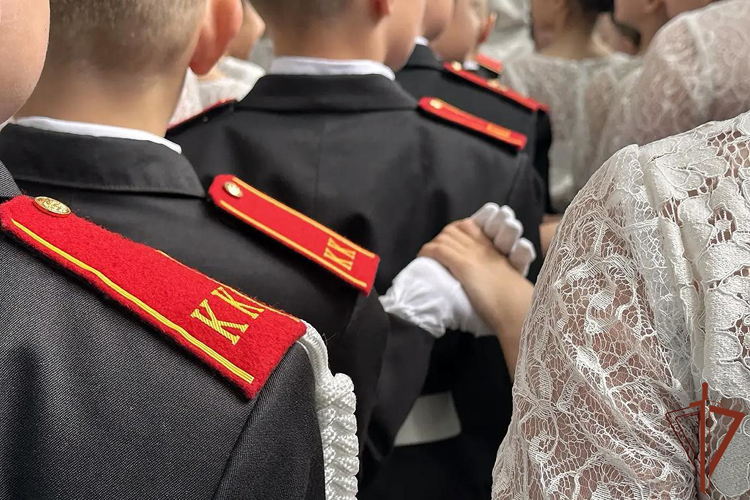 Первый кадетский бал прошел в Запорожской области при участии Росгвардии