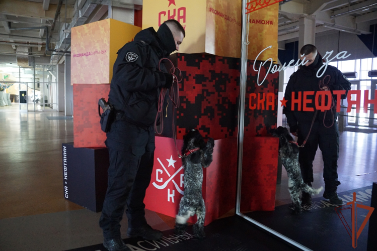 На Дальнем Востоке сотрудники Росгвардии обеспечили правопорядок на хоккейных матчах