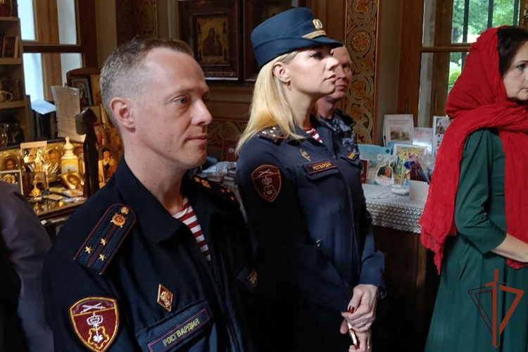 В Санкт-Петербурге сотрудники Росгвардии приняли участие в праздничном богослужении