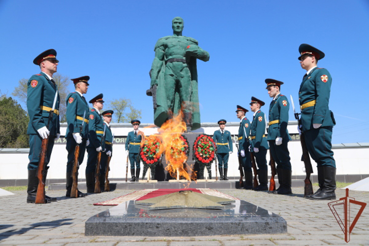 Военнослужащие Росгвардии поддержали всероссийскую ведомственную акцию «На страже памяти» в Чеченской Республике