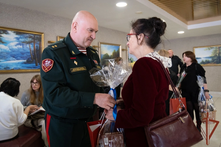 Командующий Уральским округом Росгвардии встретился с семьями погибших защитников Отечества