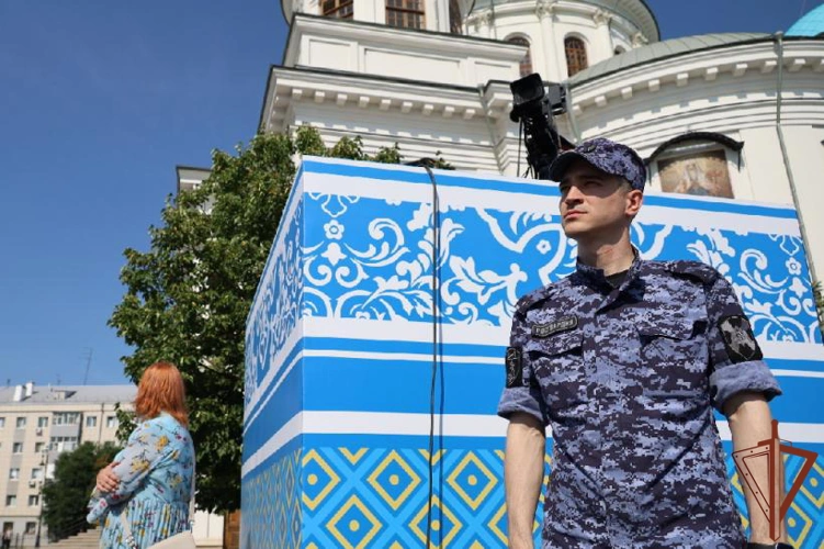 В Казани Росгвардия приняла участие в обеспечении безопасности крестного хода и освящения храма (видео)