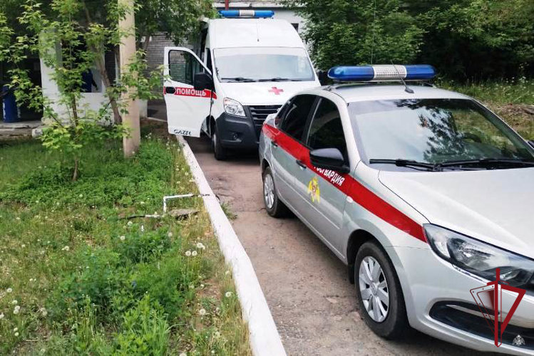 В Алтайском крае сотрудники Росгвардии задержали мужчину, угрожавшего расправой врачу скорой медицинской помощи
