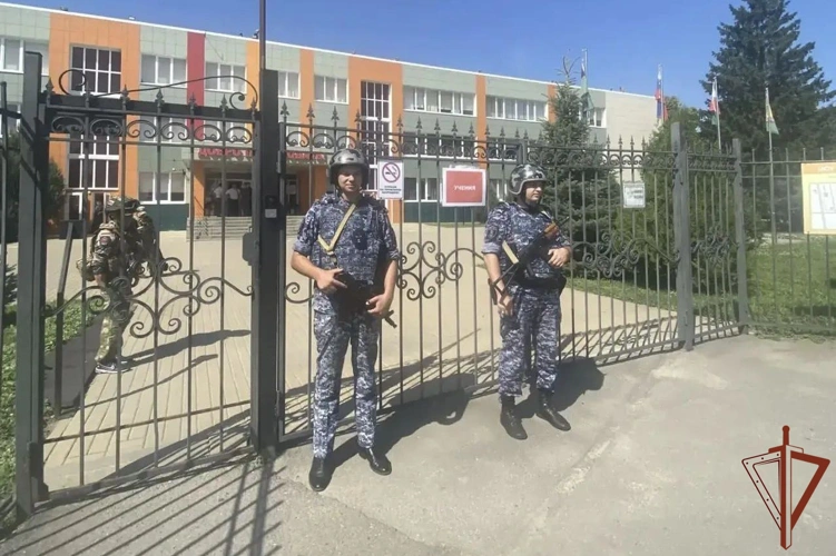 В Белгородской области росгвардейцы отработали алгоритм действий в случае чрезвычайных ситуаций на избирательных участках
