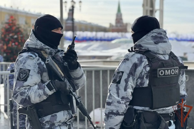 В Москве росгвардейцы обеспечили безопасность культурно-массовых мероприятий, посвященных празднованию Дня защитника Отечества (видео)