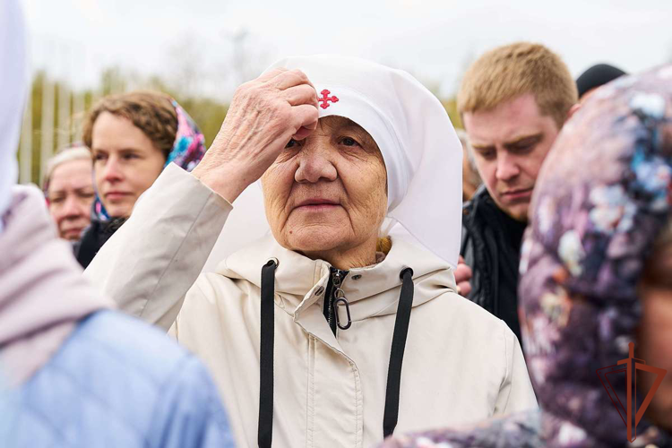 В Югре офицеры Росгвардии приняли участие в чине освящения креста и закладного камня в основание мемориального храма‑часовни в память о жителях Югры, ставших жертвами репрессий 1930‑х годов