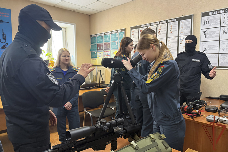 На Дальнем Востоке Росгвардия провела профориентационные встречи с подрастающим поколением
