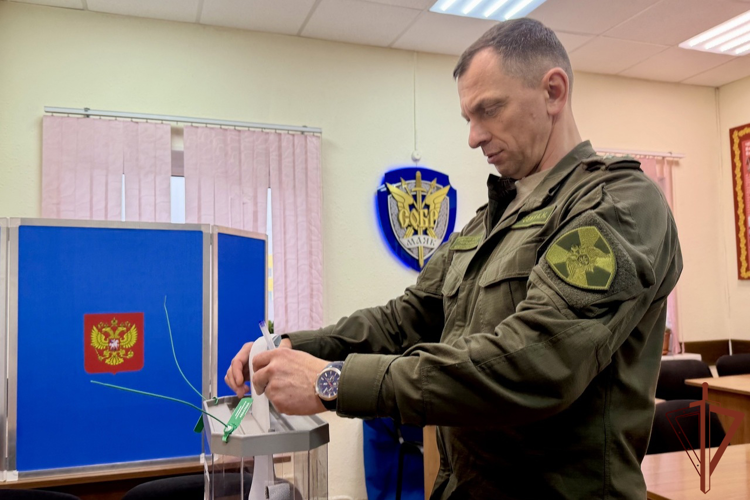 На Дальнем Востоке личный состав Росгвардии участвует в едином дне голосования