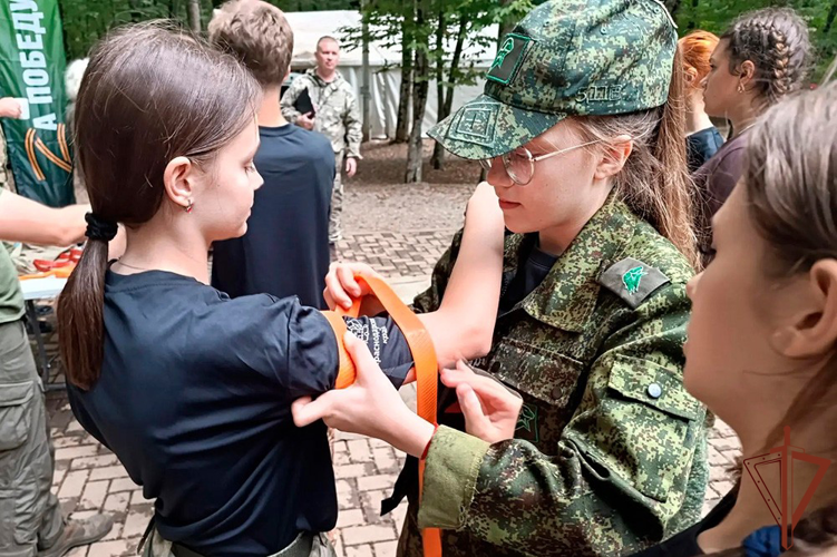 Росгвардейцы провели урок мужества и практические занятия для участников слета «Зарница Кубани»
