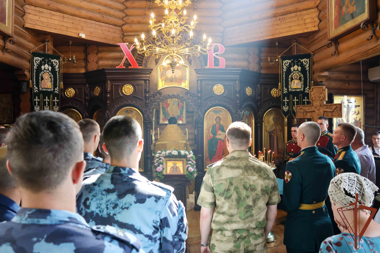 Росгвардейцы стали участниками богослужения и крестного хода в Ростове-на-Дону