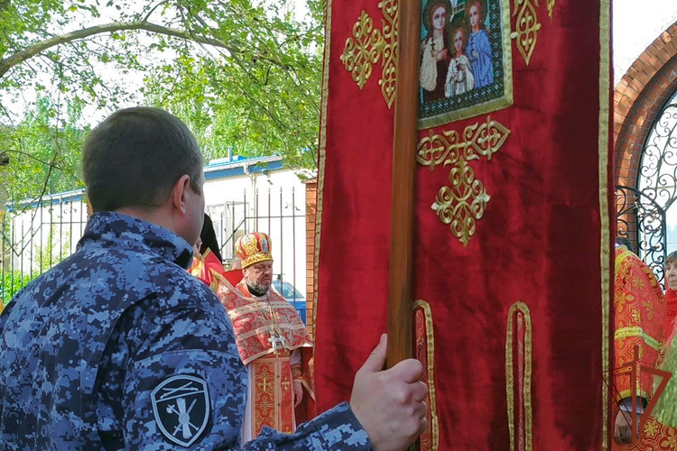Молебен в честь покровителя российского воинства прошел в Запорожской области с участием росгвардейцев (видео)