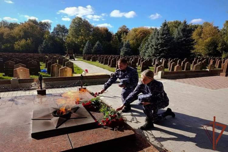 Росгвардейцы и ветераны службы почтили память защитников Москвы