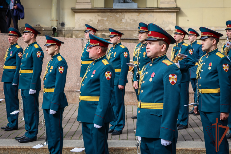 Военные музыканты Росгвардии поддержали памятную акцию Государственного Эрмитажа