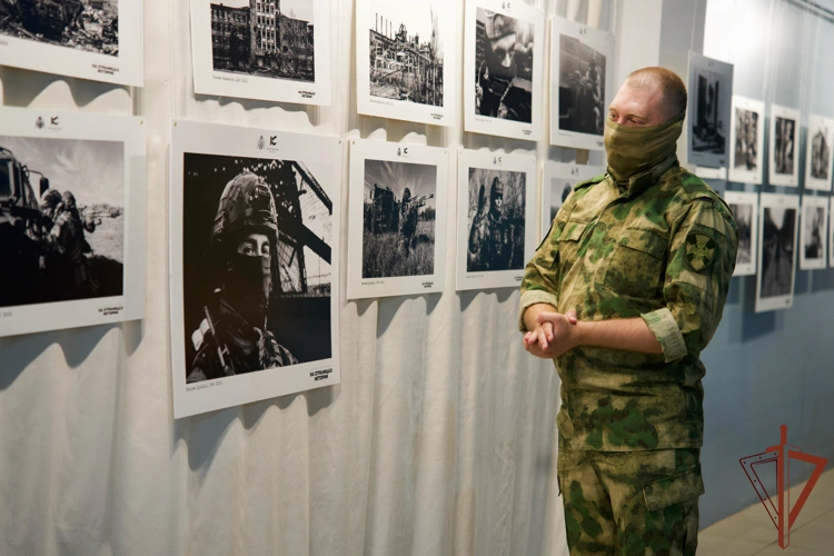 Росгвардеец из Луганска представил фотовыставку о России