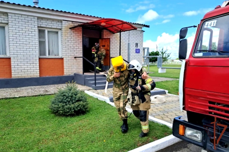 Пожарно-тактическое занятие Росгвардии и МЧС прошло в Чеченской Республике