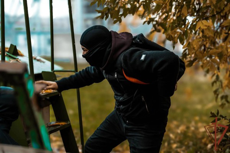Росгвардейцы провели тактико-специальную тренировку на охраняемом объекте в Москве