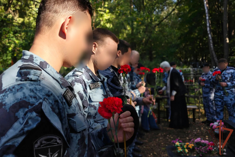 В Москве сотрудники Росгвардии почтили память товарища, погибшего при исполнении служебного долга